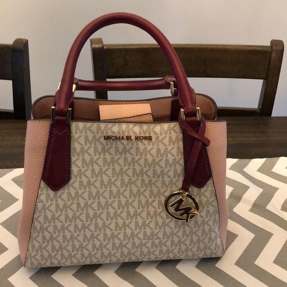 Michael Kors Handbags - Michael Kors small handbag